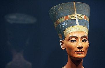 2. Ůηƶٵİ(Nefertiti