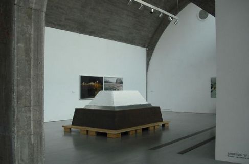   װ 207x307x117cm 2010