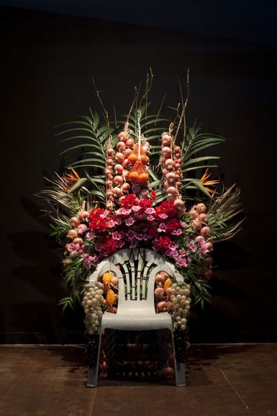 MadeIn Company, Spread 201009103, nylon, plywood, plaster, acrylic, paint, spray paint, palm fibre, plastic, 500 x 400 x 400 cm (installed, approx), image courtesy of the artists û˾201009103ϰ塢ʯࡢϩϡϡ˿ϣ500 x 400 x 400 cmװóߴ磩