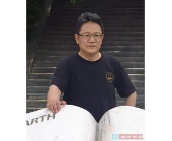 胡弦 | 风吹着高原小镇的心