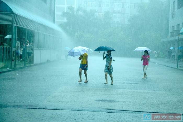Zhan Youbing: Workers return to the factory, Dongguan, China (2008)